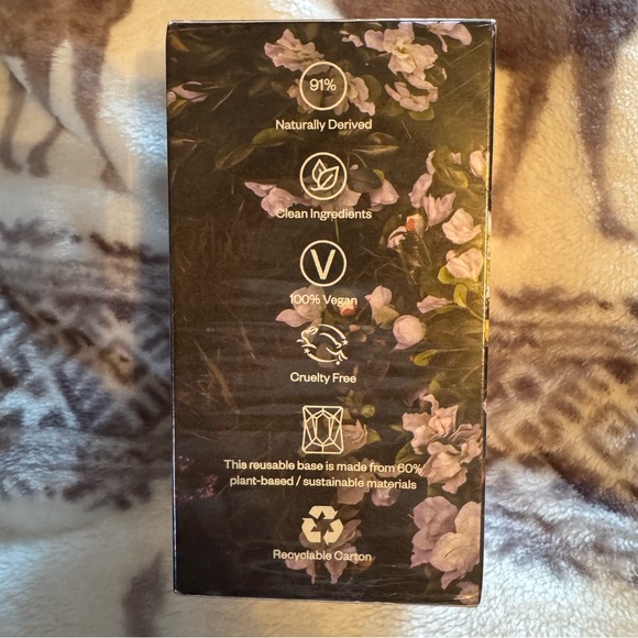 Ariana Grande God is a Woman Perfume - Picture 3 of 4